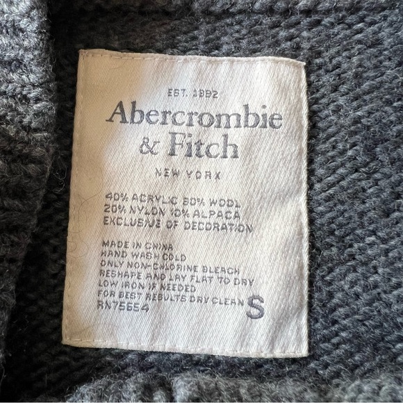 Abercrombie & FitchGrey Wool Alpaca Blend Button Sweater Size Small - Picture 9 of 9